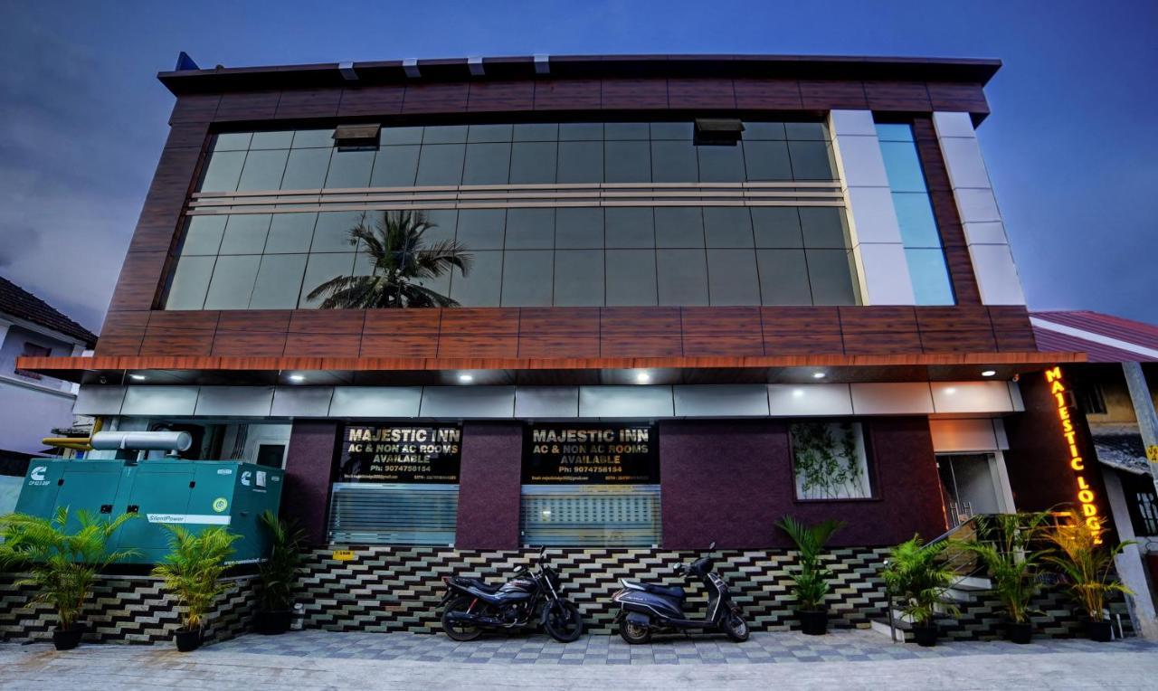 Treebo Trip Majestic Inn Thampanoor Thiruvananthapuram Exterior foto